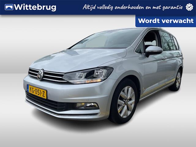 Volkswagen TOURAN 1.4 TSI Highline / Navigatie / Camera / Parkeersensoren V+A / Zwenkbare trekhaak / Climate controle /