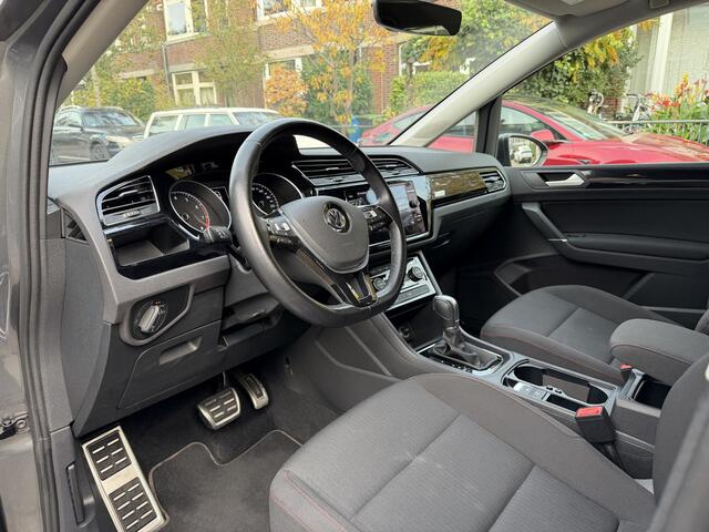 Volkswagen TOURAN 1.4 TSI Highline SOUND NAVI CARPLAY TREKHAAK