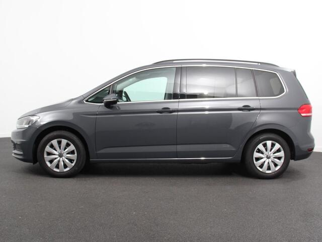 Volkswagen TOURAN 1.5 TSI DSG Comfortline 7p Navigatie Apple Carplay/Android Auto Parkeersensoren Adaptive Cruise Control Stoelverwarming Climate Control