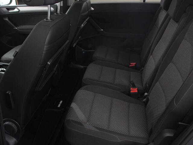 Volkswagen TOURAN 1.5 TSI DSG Comfortline 7p Navigatie Apple Carplay/Android Auto Parkeersensoren Adaptive Cruise Control Stoelverwarming Climate Control