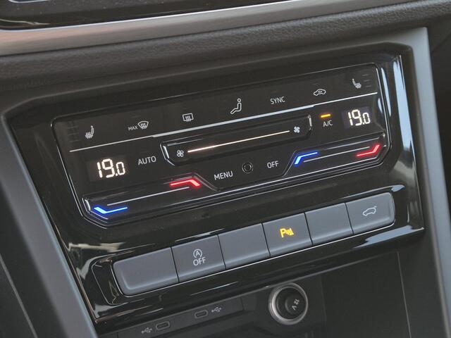 Volkswagen TOURAN 1.5 TSI Comfort Business 7 Persoons! Automaat / Keyless Entry / Adaptieve Cruise Control / Apple Carplay & Android Auto / Stoelverwarming / Achteruitrijcamera / Elektrische Achterklep / Climate control / Lichtmetalen Velgen / Parkeersensoren Voor + Achter