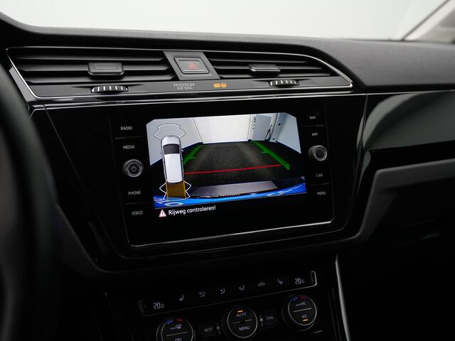 Volkswagen TOURAN 7 pers. 1.5 TSI 150 pk DSG Highline / R-Line | Trekhaak | Achteruitrijcamera | Navigatie | Stoelverwarming | Adaptive Cruise