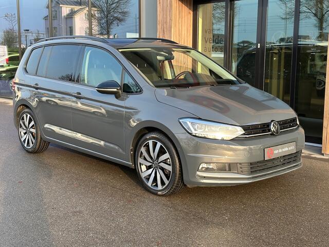 Volkswagen TOURAN 1.5 TSI Highline 7-peroons | Trekhaak | Standkachel | Panoramadak | Keyless | Dode hoek | Rijklaar incl. garantie
