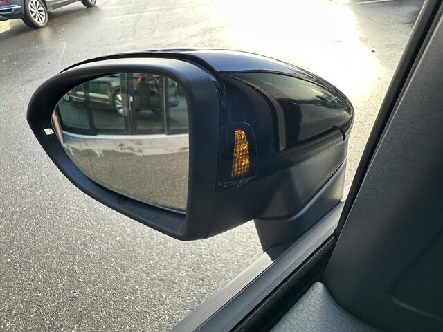 Volkswagen TOURAN 1.5 TSI Highline 7-peroons | Trekhaak | Standkachel | Panoramadak | Keyless | Dode hoek | Rijklaar incl. garantie