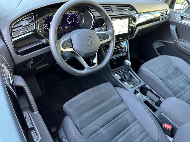 Volkswagen TOURAN 1.5 TSI Highline 7-peroons | Trekhaak | Standkachel | Panoramadak | Keyless | Dode hoek | Rijklaar incl. garantie