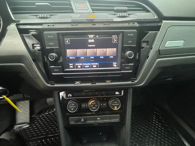 Volkswagen TOURAN 2.0 TDI AUTOMAAT / 174 DKM / HONDENWAGEN