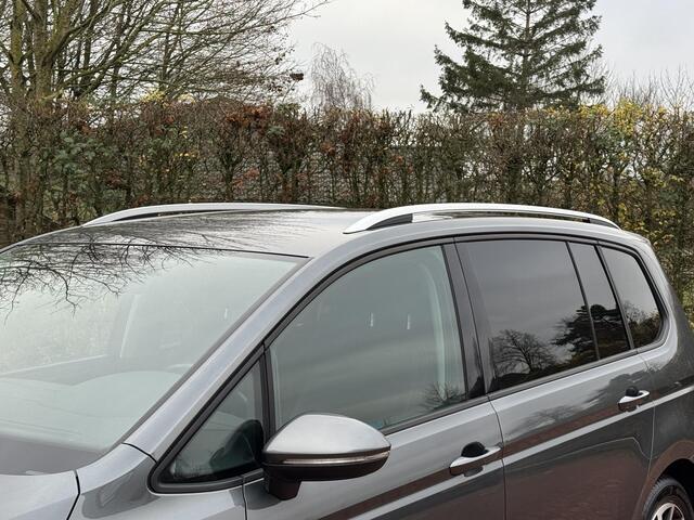 Volkswagen TOURAN 1.0 TSI 115PK Highline 7p AdaptiveCruise AppleCarplay Camera 7-Persoons