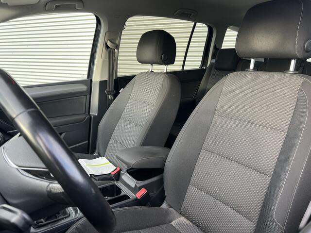 Volkswagen TOURAN 1.6 TDI SCR Highline 7p | Navigatie | Climate Control | Trekhaak | PDC |