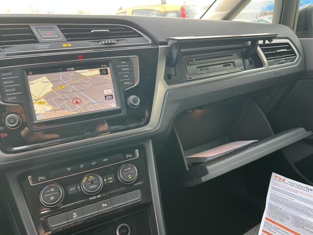 Volkswagen TOURAN 1.6 TDI SCR Highline 7p | Navigatie | Climate Control | Trekhaak | PDC |