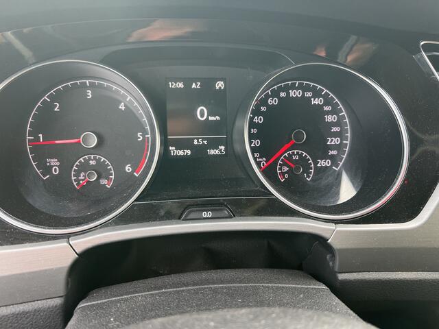 Volkswagen TOURAN 1.6 TDI SCR Highline 7p | Navigatie | Climate Control | Trekhaak | PDC |