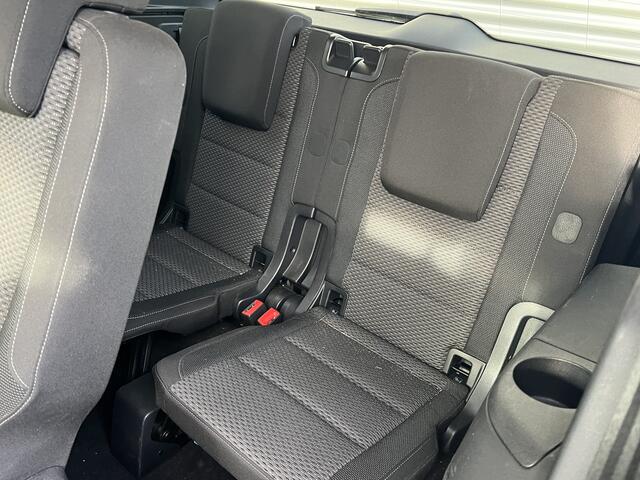 Volkswagen TOURAN 1.6 TDI SCR Highline 7p | Navigatie | Climate Control | Trekhaak | PDC |