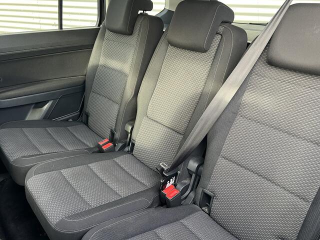 Volkswagen TOURAN 1.6 TDI SCR Highline 7p | Navigatie | Climate Control | Trekhaak | PDC |