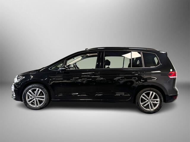 Volkswagen TOURAN 1.5 150pk TSI Highline 7p Panoramaschuif-kanteldak | Navigatie 'Discover Media' | 'Easy Open & Close' Pakket