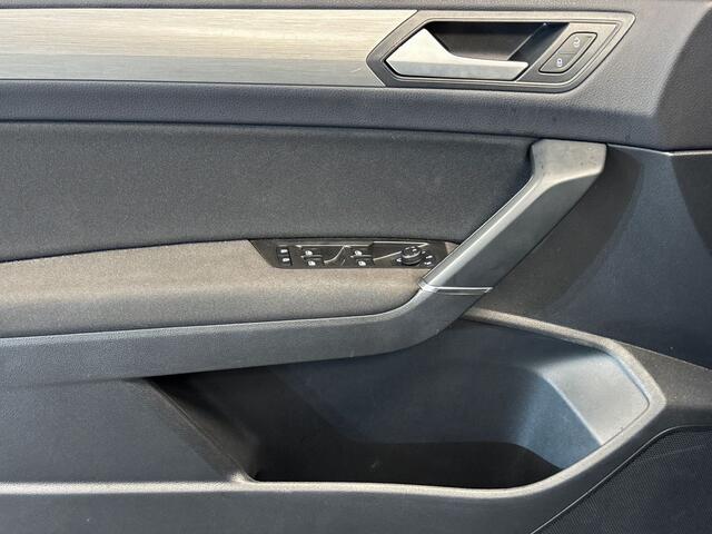 Volkswagen TOURAN 1.5 150pk TSI Highline 7p Panoramaschuif-kanteldak | Navigatie 'Discover Media' | 'Easy Open & Close' Pakket