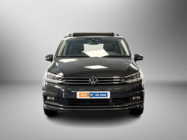 Volkswagen TOURAN 1.5 150pk TSI Highline 7p Navigatie 'Discover Media' | Velgen 'Salvador', 17 inch lichtmetaal | Panoramaschuif-kanteldak