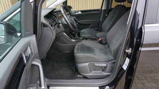Volkswagen TOURAN 1.5 TSI 150PK 7-Zits DSG R-Line & Highline LED Keyless 17inch LM Stoel & Stuurverwarming *Unieke nette staat*