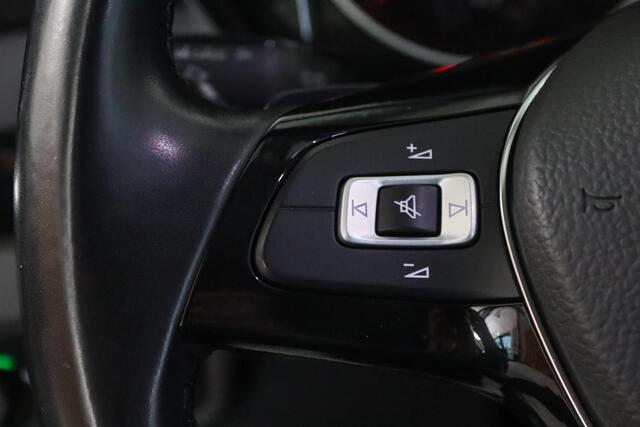 Volkswagen TOURAN 1.8 TSI Highline, R-line, 7-Persoons, Led, Camera, Kinderzitjes