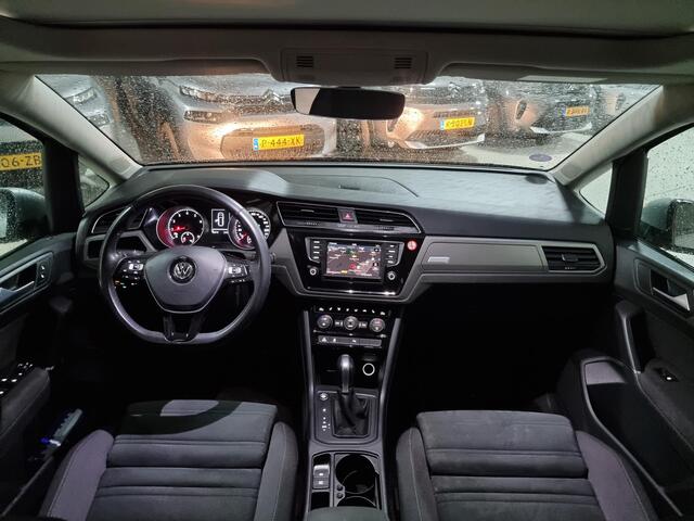 Volkswagen TOURAN 1.4 TSI Connected Series Pdc | Lmv | Panoramadak | Trekhaak | Keyless