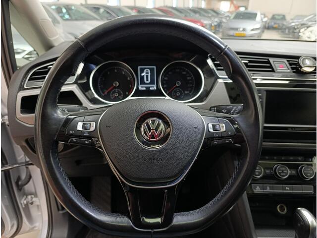 Volkswagen TOURAN 1.4 TSI Connected Series Pdc | Lmv | Panoramadak | Trekhaak | Keyless