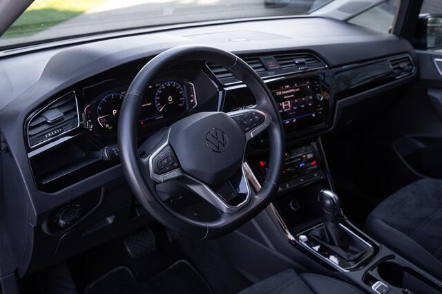 Volkswagen TOURAN 1.5 TSI Highline 7p , Adap. cruise, Trekhaak, Carplay, Stoel/stuurverwarming,