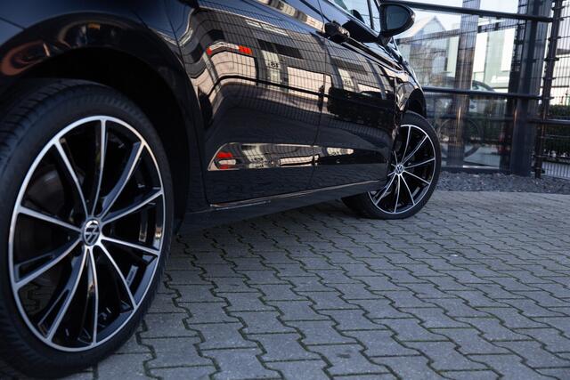 Volkswagen TOURAN 1.5 TSI Highline 7p , Adap. cruise, Trekhaak, Carplay, Stoel/stuurverwarming,