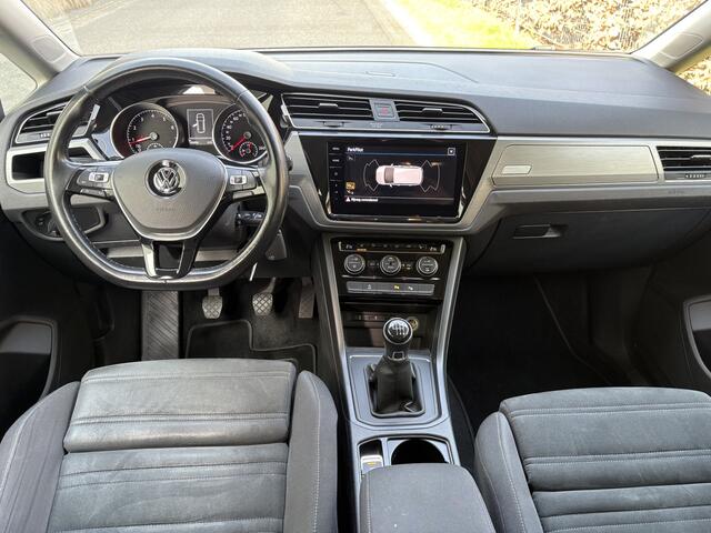 Volkswagen TOURAN 1.4 TSI Comfortline Business / NAVI / CARLAY / CRUISE / 7 PERSOONS / 144dkm! NAP!
