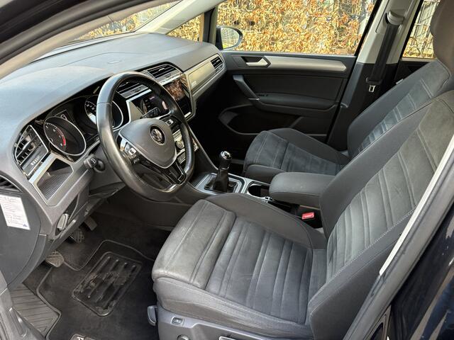 Volkswagen TOURAN 1.4 TSI Comfortline Business / NAVI / CARLAY / CRUISE / 7 PERSOONS / 144dkm! NAP!