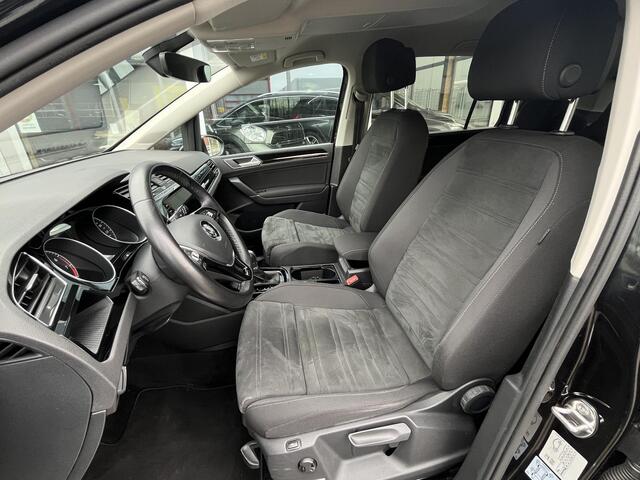 Volkswagen TOURAN 1.5 TSI Highline Business R 7p | AUTOMAAT | R-line | PDC voor en achter | Camera | Apple Carplay | Android Auto | NAP