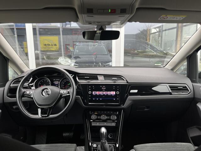 Volkswagen TOURAN 1.5 TSI Highline Business R 7p | AUTOMAAT | R-line | PDC voor en achter | Camera | Apple Carplay | Android Auto | NAP