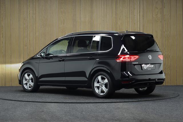 Volkswagen TOURAN 1.5 TSI Comfortline 7p 150PK DSG7 | Adaptive-cruise | Afneembare Trekhaak | Apple Carplay & Android Auto | Clima | Maps Navigatie | Parkeerhulp | Stoelverwarming | Ledpakket | LM Velgen