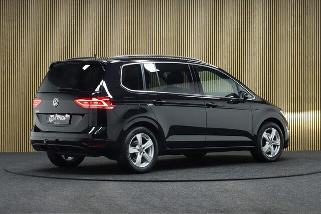 Volkswagen TOURAN 1.5 TSI Comfortline 7p 150PK DSG7 | Adaptive-cruise | Afneembare Trekhaak | Apple Carplay & Android Auto | Clima | Maps Navigatie | Parkeerhulp | Stoelverwarming | Ledpakket | LM Velgen