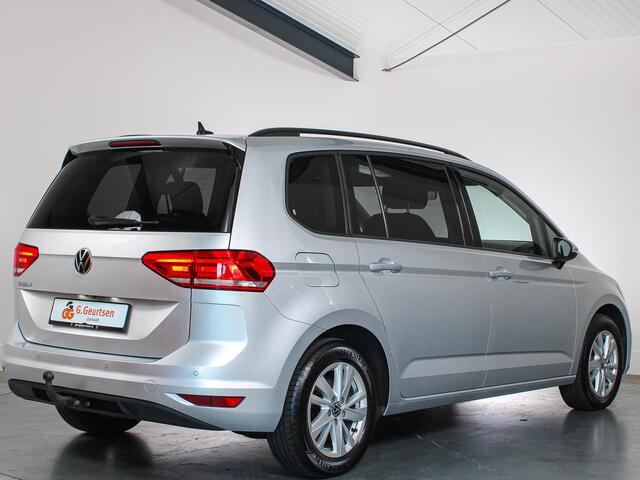 Volkswagen TOURAN 1.5 TSI Comfortline Business 7-Persoons, Trekhaak, ACC, Digitale cockpit, Camera, Stoelverwarming, Keyless,
