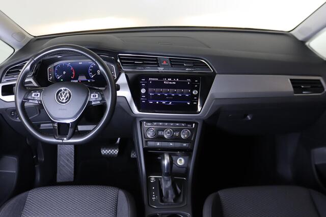 Volkswagen TOURAN 1.5 TSI Comfortline Business 7-Persoons, Trekhaak, ACC, Digitale cockpit, Camera, Stoelverwarming, Keyless,