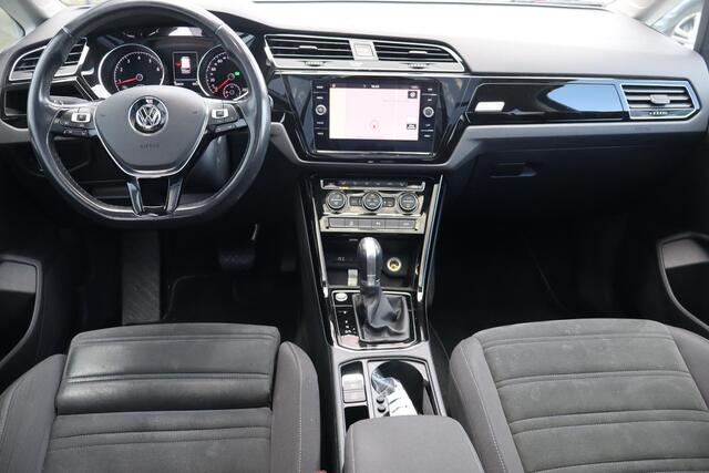 Volkswagen TOURAN 1.4 TSI Highline Business R Navigatie, Climate control, Panoramadak, Schuif- kanteldak, Apple Carplay, Stoelverwarming, Trekhaak