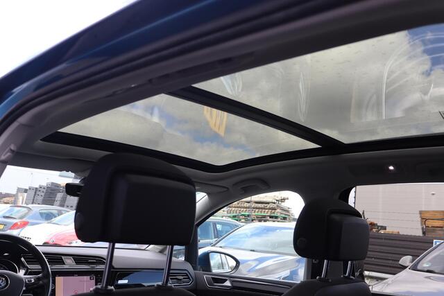 Volkswagen TOURAN 1.4 TSI Highline Business R Navigatie, Climate control, Panoramadak, Schuif- kanteldak, Apple Carplay, Stoelverwarming, Trekhaak