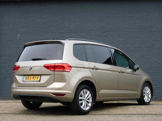 Volkswagen TOURAN 1.0 TSI Highline Business R 7 PERSOONS! TOPSTAAT! NAVI! CRUISE! LM VELGEN!