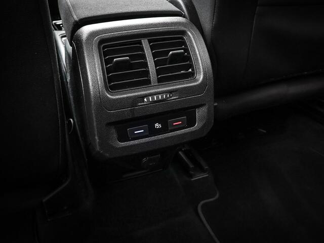 Volkswagen TOURAN 1.4 TSI 150pk DSG Highline 7p · Camera · Keyless · Massagefunctie Bestuurder · Stoelverwarming · ACC · Apple/Android Car Play · Navigatie ·