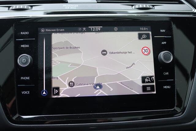 Volkswagen TOURAN 1.5 TSI 150PK Automaat R-Line 7pers./Pano-dak/Navigatie/Camera/Elektr.-klep/Stoelverwarming