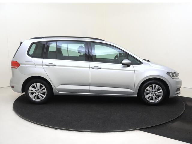 Volkswagen TOURAN 1.5 TSI Comfortline 7p | Trekhaak | Navigatie | 3 Zone airco | Parkeersensoren | Adaptieve cruise control | Bluetooth |