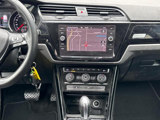 Volkswagen TOURAN 1.5 TSI Highline Business R / 7 PERSOONS / 144 DKM