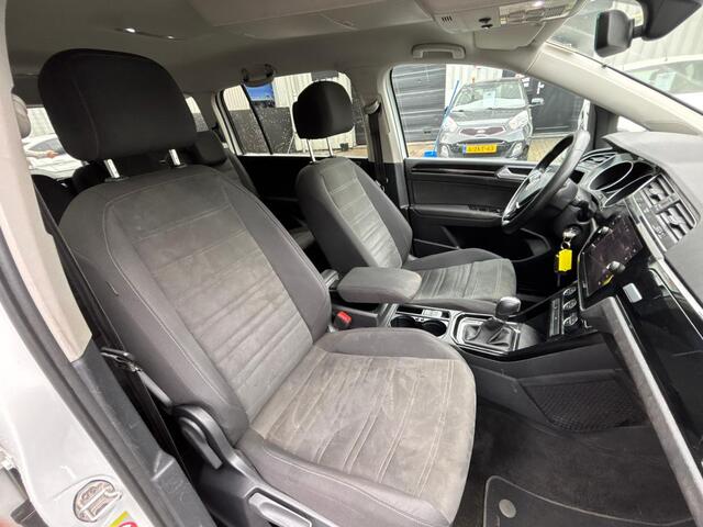 Volkswagen TOURAN 1.5 TSI Highline Business R / 7 PERSOONS / 144 DKM
