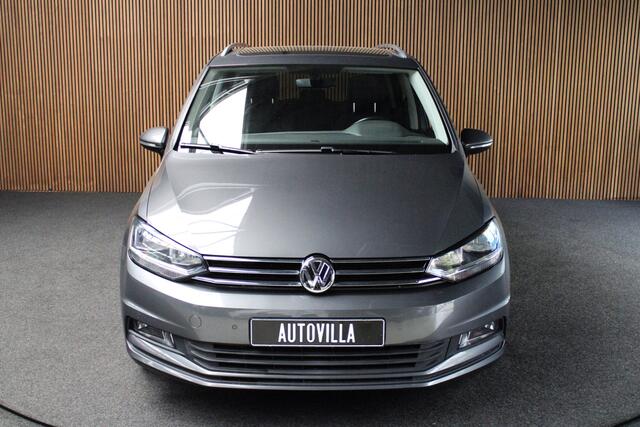 Volkswagen TOURAN 1.2 TSI Connected Series Panorama Dak - Trekhaak Electrice - Navigatie