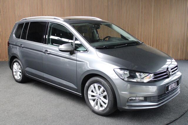 Volkswagen TOURAN 1.2 TSI Connected Series Panorama Dak - Trekhaak Electrice - Navigatie