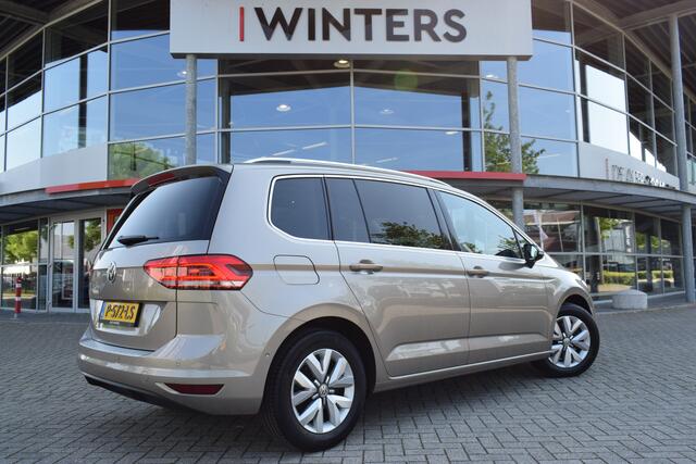 Volkswagen TOURAN 1.2 TSI Highline 7p | 7-Zits | Kantel/ Schuifdak | Stoelverwarming | Navigatie | Adaptieve Cruise Control |