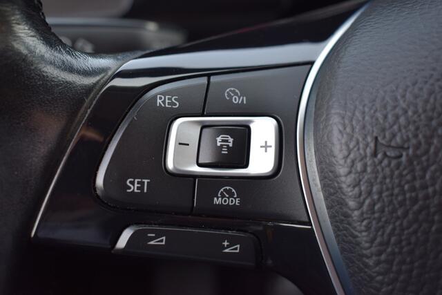 Volkswagen TOURAN 1.2 TSI Highline 7p | 7-Zits | Kantel/ Schuifdak | Stoelverwarming | Navigatie | Adaptieve Cruise Control |