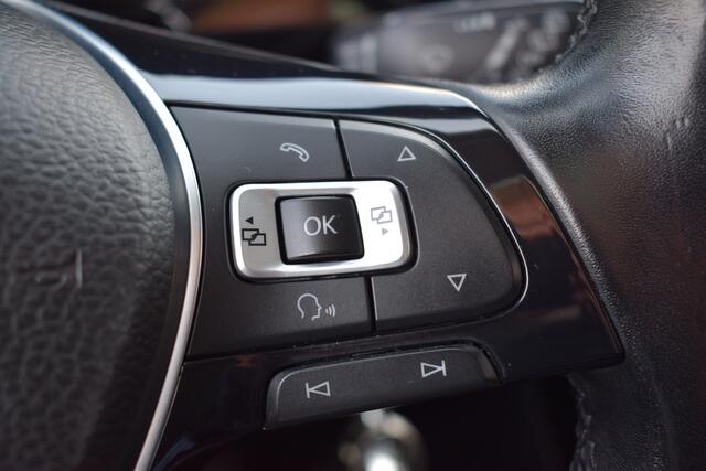 Volkswagen TOURAN 1.2 TSI Highline 7p | 7-Zits | Kantel/ Schuifdak | Stoelverwarming | Navigatie | Adaptieve Cruise Control |