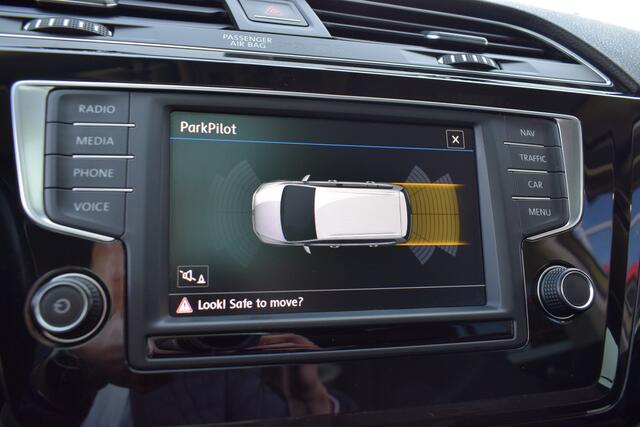 Volkswagen TOURAN 1.2 TSI Highline 7p | 7-Zits | Kantel/ Schuifdak | Stoelverwarming | Navigatie | Adaptieve Cruise Control |