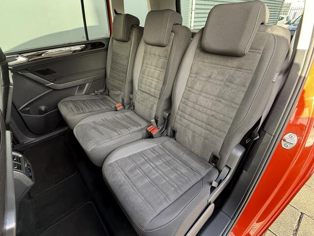 Volkswagen TOURAN BWJ 2017 | 1.8 TSI 180PK Highline Bus R AUTOMAAT | TREKHAAK | AGR | CLIMA | NAVI | CAMERA | CRUISE | STOELVERW | PDC | LICHTMETAAL