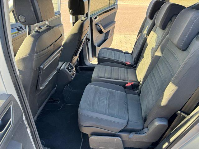 Volkswagen TOURAN 1.4 TSI Highline R-line, 7-Persoons, Trekhaak, Kinderzitjes!
