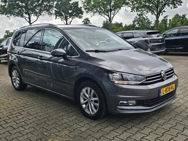 Volkswagen TOURAN 1.4 TSI Highline Business R 7p 150 pk automaat | Alcantara leder | Elekt. bedienbare achterklep | Adaptive cruise control | PDC v+a | 7-persoons | Perfect onderhouden!